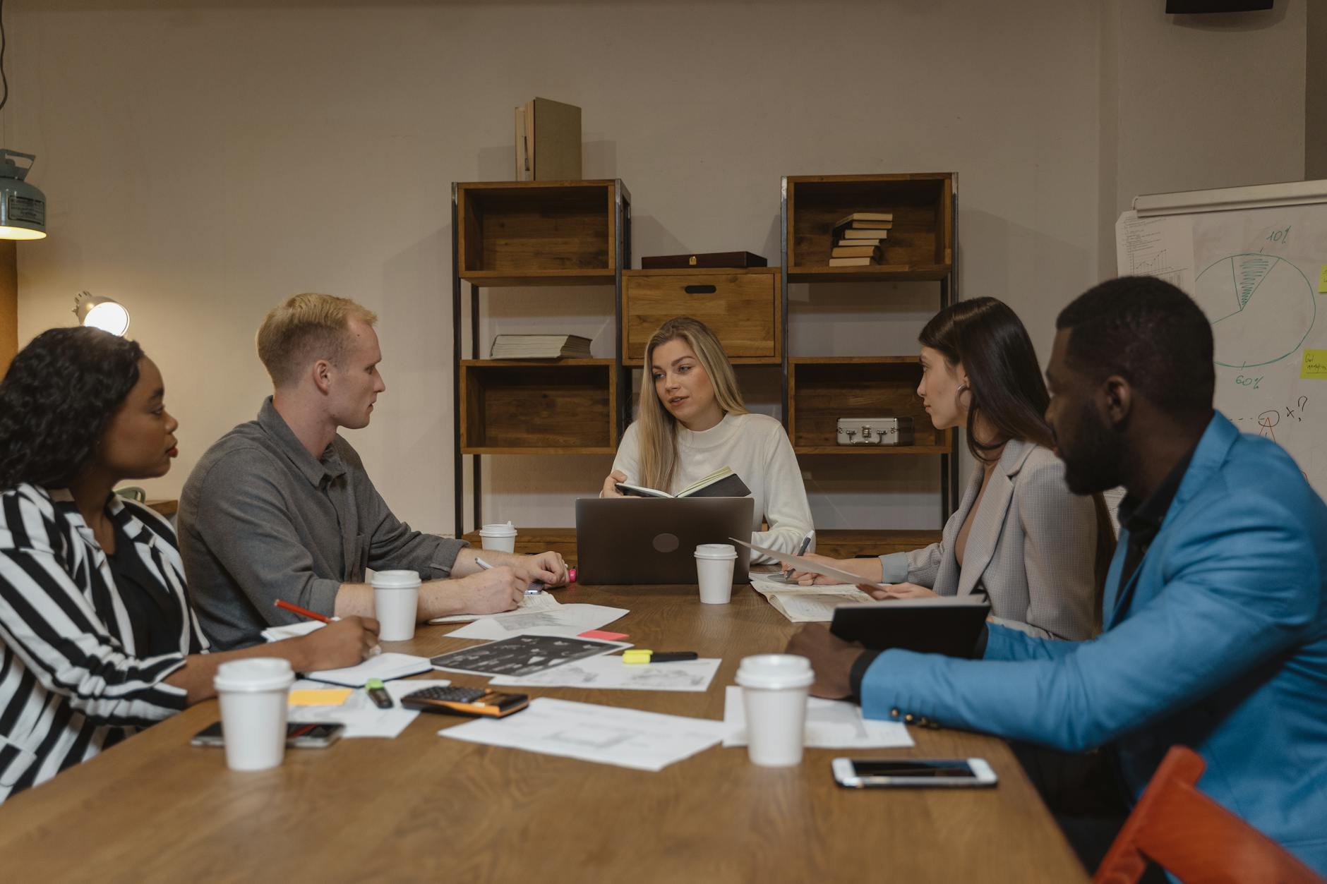 Équipe en réunion de management