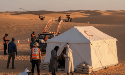 découvrez sirāt, un récit captivant qui vous entraîne de la joie d'une fête en plein désert à une quête éprouvante au cœur des sables mystiques du maroc.