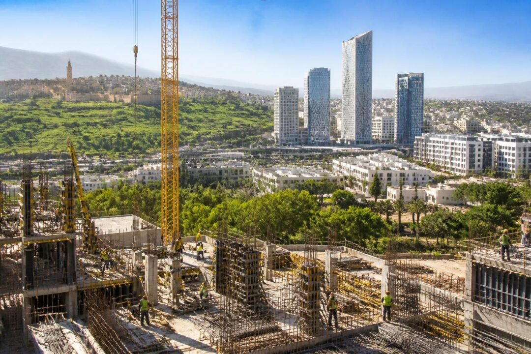 fès-meknès prévoit un investissement de 9,9 milliards de dirhams d'ici 2030 pour stimuler la croissance économique et développer la région.
