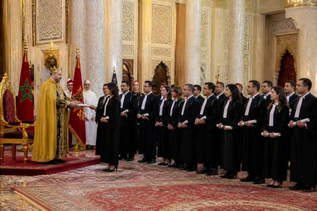 sa majesté le roi nomme 24 auditeurs en tant que magistrats de deuxième grade aux juridictions financières, renforçant ainsi l'efficacité et la justice financière.