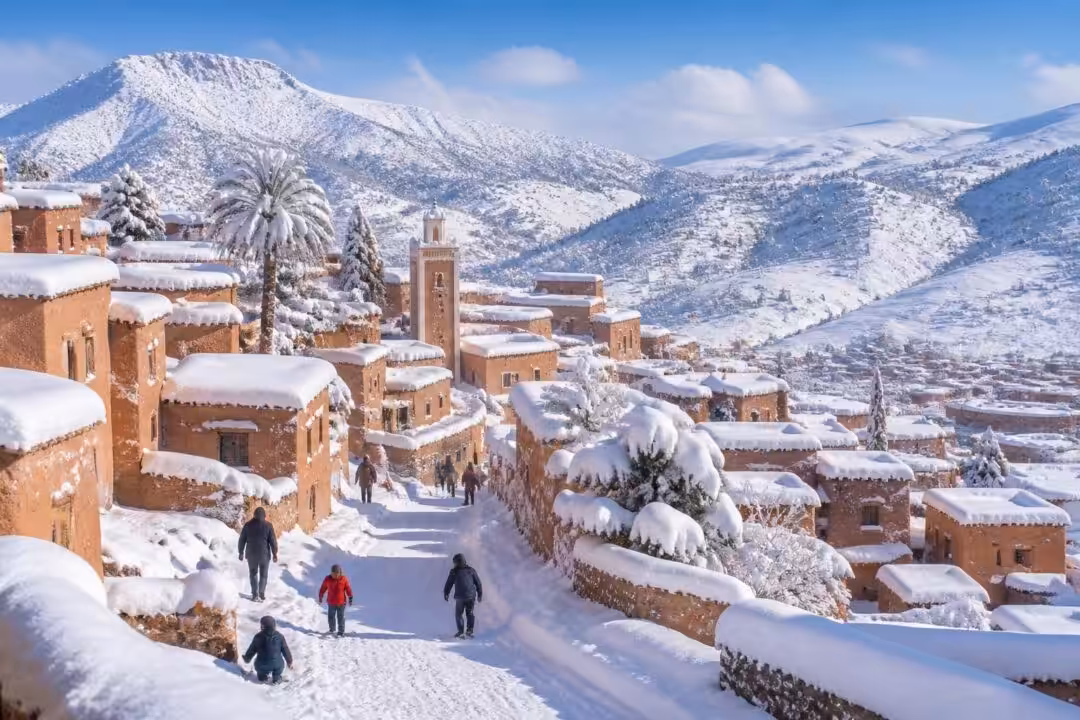 découvrez les fortes chutes de neige exceptionnelles au maroc avec des cumuls importants enregistrés dans plusieurs provinces, offrant un spectacle unique et rare.