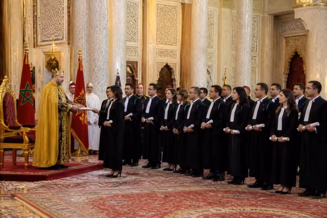 sa majesté le roi nomme 24 auditeurs en tant que magistrats de deuxième grade aux juridictions financières, renforçant ainsi l'efficacité et la justice financière.